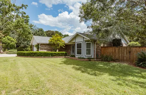 Exterior - 107 Kipling Dr, Crestview, FL 32539 photo 6 of 15