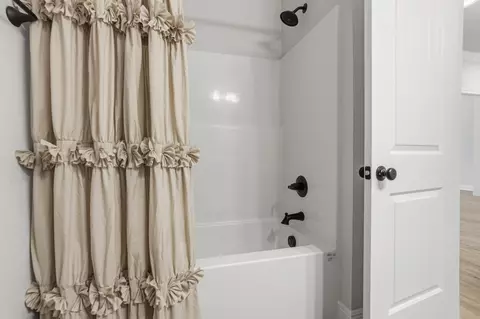 Bath - 395 Constellation Ave, Freeport, FL 32439 photo 3 of 3