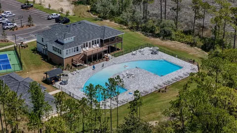 Exterior - 395 Constellation Ave, Freeport, FL 32439 photo 9 of 12