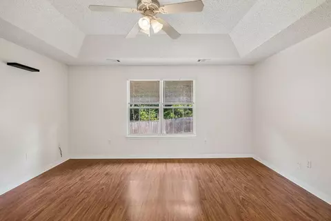 Living - 101 Conquest Ave, Crestview, FL 32536 photo 7 of 7