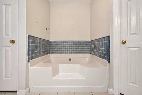Bath - 101 Conquest Ave, Crestview, FL 32536 photo 2 of 5