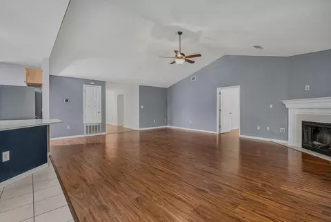Living - 101 Conquest Ave, Crestview, FL 32536 photo 6 of 7