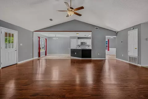 Living - 101 Conquest Ave, Crestview, FL 32536 photo 5 of 7