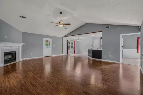 Living - 101 Conquest Ave, Crestview, FL 32536 photo 2 of 7