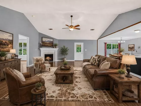 Living - 101 Conquest Ave, Crestview, FL 32536 photo 1 of 7