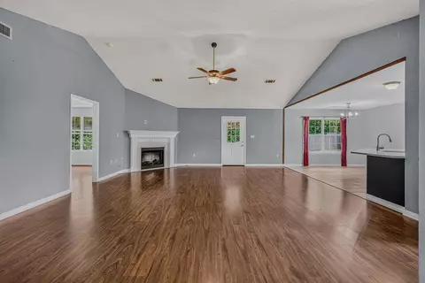 Living - 101 Conquest Ave, Crestview, FL 32536 photo 3 of 7