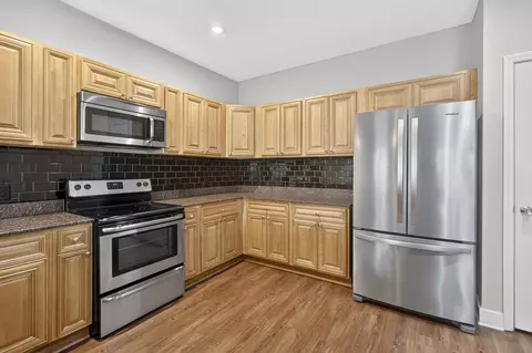Kitchen - 408 Arbor Lake Dr, Crestview, FL 32536 photo 2 of 3