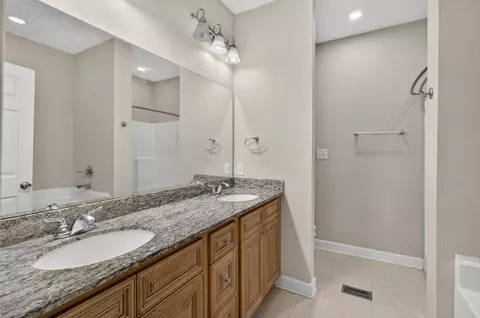 Bath - 408 Arbor Lake Dr, Crestview, FL 32536 photo 2 of 4