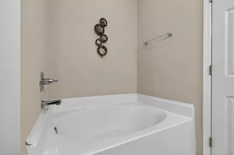 Bath - 408 Arbor Lake Dr, Crestview, FL 32536 photo 4 of 4
