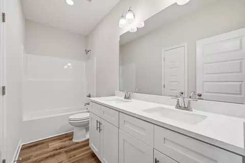 Bath - 1018 Rin Ct, Milton, FL 32583 photo 3 of 3