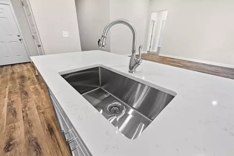 Kitchen - 1018 Rin Ct, Milton, FL 32583 photo 3 of 4