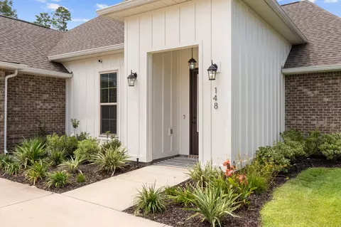 Exterior - 148 Flora Ln, Freeport, FL 32439 photo 3 of 7
