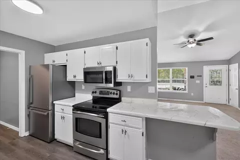 Kitchen - 326 Lakeview Dr, Crestview, FL 32536 photo 2 of 2