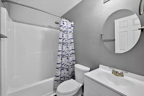 Bath - 326 Lakeview Dr, Crestview, FL 32536 photo 2 of 2