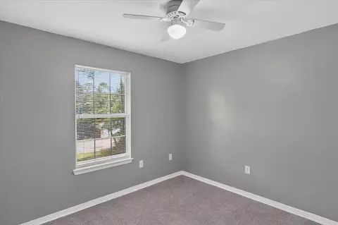 Bedroom - 326 Lakeview Dr, Crestview, FL 32536 photo 4 of 7