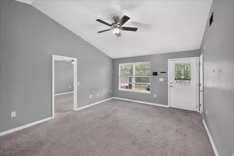 Living - 326 Lakeview Dr, Crestview, FL 32536 photo 3 of 4