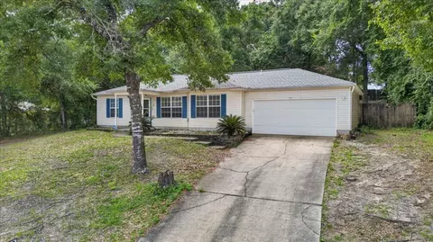 Exterior - 326 Lakeview Dr, Crestview, FL 32536 photo 2 of 7