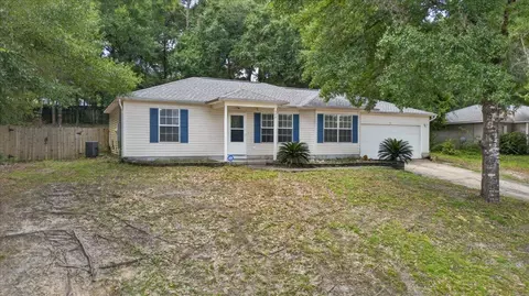 Exterior - 326 Lakeview Dr, Crestview, FL 32536 photo 1 of 7