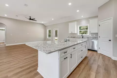 Kitchen - 5498 Goodwin Rd, Crestview, FL 32539 photo 6 of 8