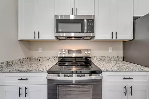 Kitchen - 5498 Goodwin Rd, Crestview, FL 32539 photo 7 of 8