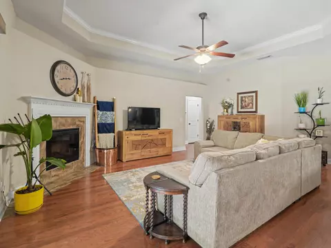 Living - 2606 Butterfly Aly, Crestview, FL 32536 photo 4 of 5
