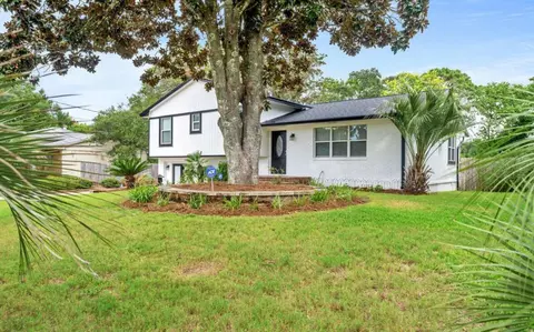 Exterior - 536 Benning Dr, Destin, FL 32541 photo 2 of 8