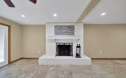 Living - 536 Benning Dr, Destin, FL 32541 photo 1 of 2