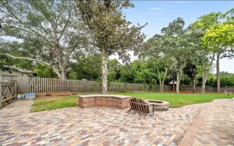 Exterior - 536 Benning Dr, Destin, FL 32541 photo 4 of 8
