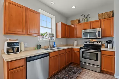 Kitchen - 520 Boulder St, Crestview, FL 32536 photo 3 of 7