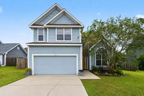 Exterior - 520 Boulder St, Crestview, FL 32536 photo 2 of 4