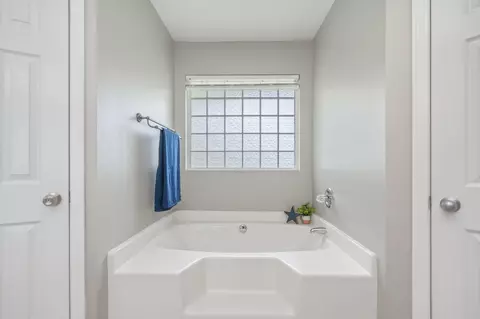 Bath - 307 Gauntlet Dr, Crestview, FL 32539 photo 3 of 5
