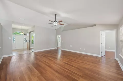 Living - 307 Gauntlet Dr, Crestview, FL 32539 photo 3 of 3