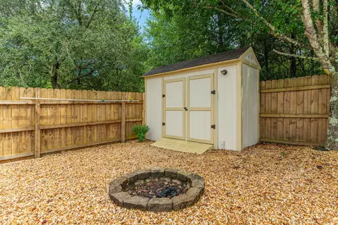 Exterior - 307 Gauntlet Dr, Crestview, FL 32539 photo 8 of 15