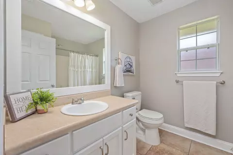 Bath - 307 Gauntlet Dr, Crestview, FL 32539 photo 4 of 5