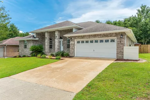 Exterior - 307 Gauntlet Dr, Crestview, FL 32539 photo 3 of 15