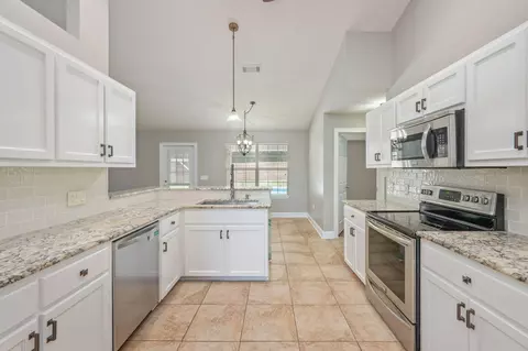 Kitchen - 307 Gauntlet Dr, Crestview, FL 32539 photo 3 of 3