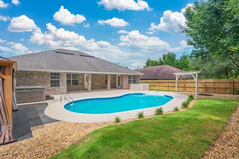 Exterior - 307 Gauntlet Dr, Crestview, FL 32539 photo 12 of 15