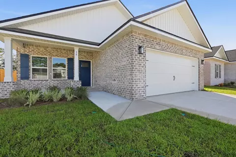 58 Spooner St, Defuniak Springs, FL 32433