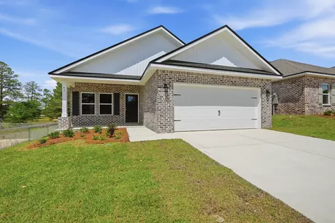 58 Spooner St, Defuniak Springs, FL 32433