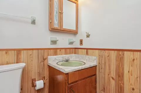 Bath - 5630 Buck Ward Rd, Baker, FL 32531 photo 3 of 4