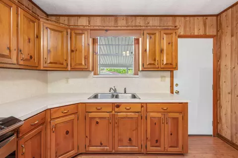Kitchen - 5630 Buck Ward Rd, Baker, FL 32531 photo 2 of 5
