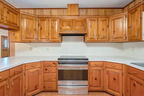 Kitchen - 5630 Buck Ward Rd, Baker, FL 32531 photo 3 of 5
