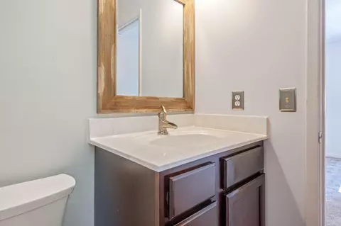 Bath - 5630 Buck Ward Rd, Baker, FL 32531 photo 2 of 4