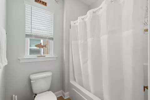 Bath - 46 Laurel Oaks Dr, Freeport, FL 32439 photo 5 of 5