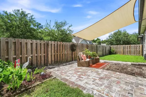 Exterior - 46 Laurel Oaks Dr, Freeport, FL 32439 photo 5 of 7