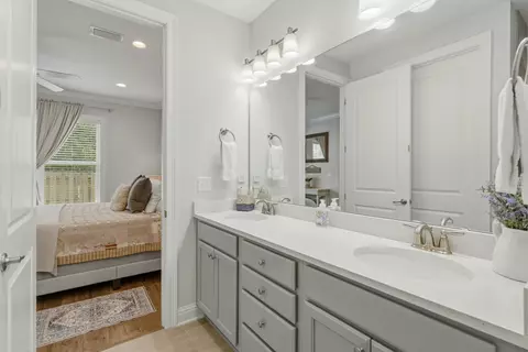 Bath - 46 Laurel Oaks Dr, Freeport, FL 32439 photo 3 of 5