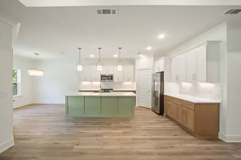 Kitchen - 71 Leap Year Ln, Freeport, FL 32439 photo 5 of 8