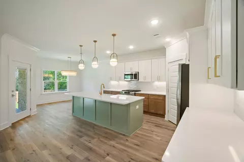 Kitchen - 71 Leap Year Ln, Freeport, FL 32439 photo 6 of 8