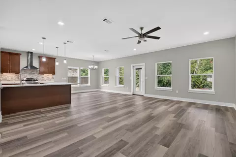 Living - 4540 Hermosa Rd, Crestview, FL 32539 photo 4 of 9