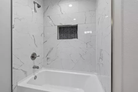 Bath - 4540 Hermosa Rd, Crestview, FL 32539 photo 11 of 12